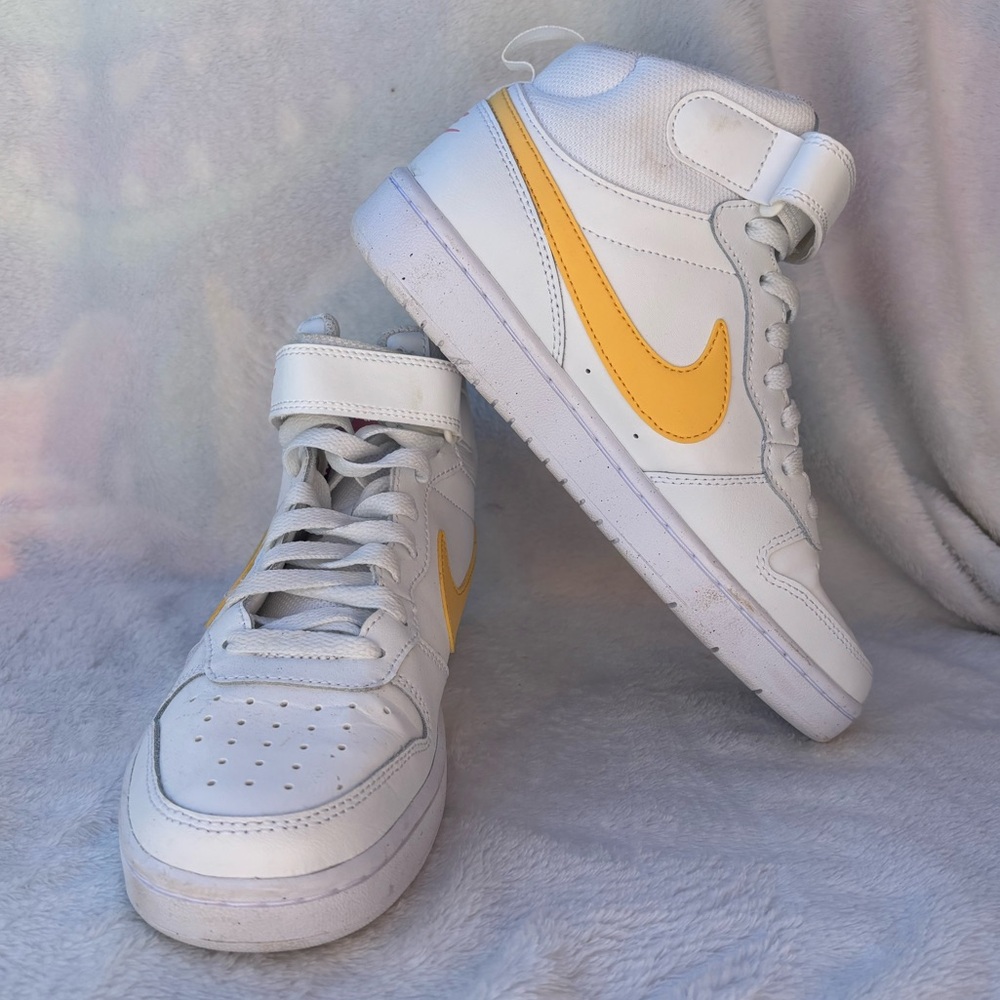 Nike White and Gold High-Tops Size 6